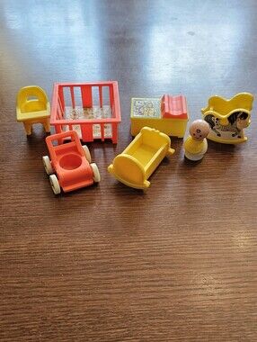 Vintage Fisher Price Little People Baby And Furniture 1972